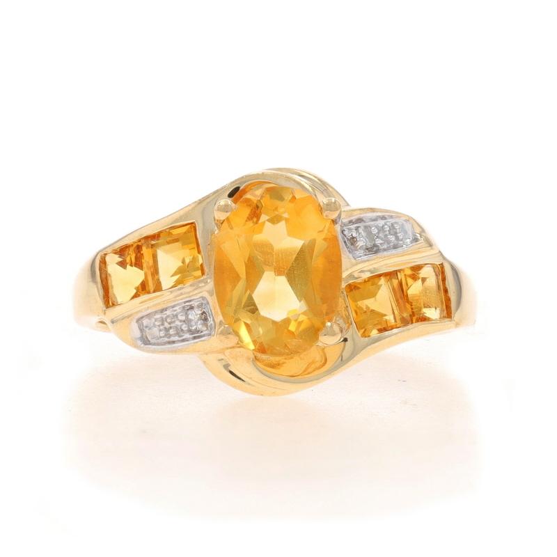 Taille : 7
Frais de taille : Up&Up 2 tailles pour $40 ou Down 1 taille pour $40

Contenu métallique : Or jaune 10k et or blanc 10k

Informations sur les pierres

Citrine Naturelle
Traitement : Chauffage
Carat(s) : 1.25ct
Coupe : Ovale

Citrines