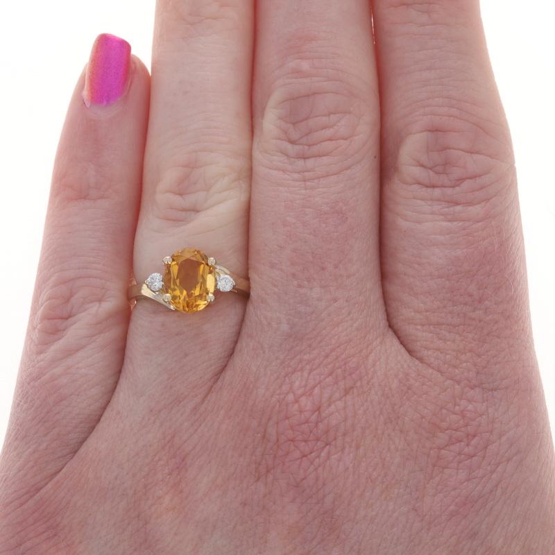 Taille ovale Bague bypass en or jaune avec citrine et diamant - 14k Oval 1.87ctw en vente