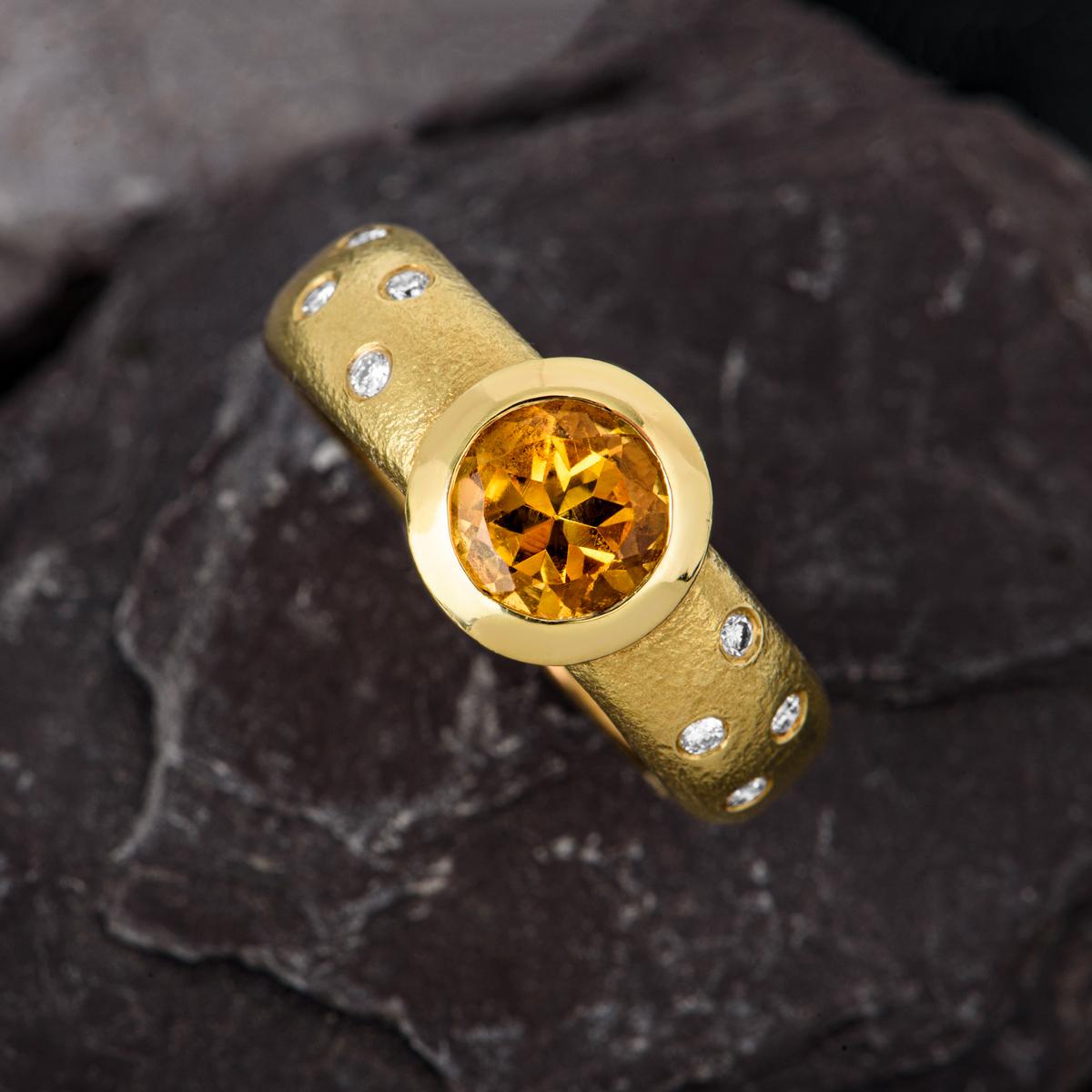 Women's Yellow Gold Citrine & Diamond Ring 1.15ct For Sale