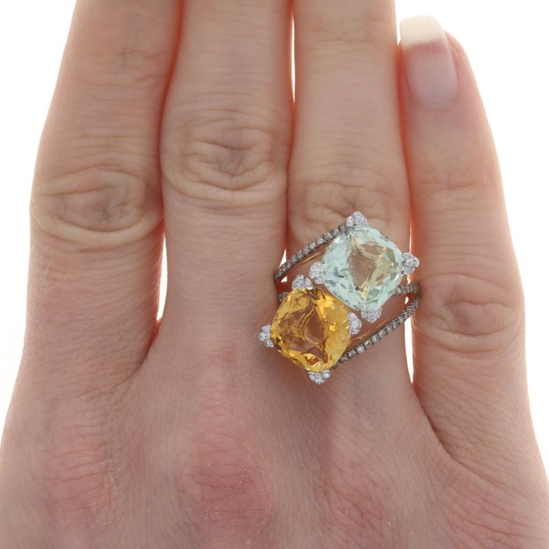 Taille coussin Or jaune Citrine Prasiolite Dia Bypass Ring -14k Cush 7.80ctw Two-Stone 6 1/2 en vente