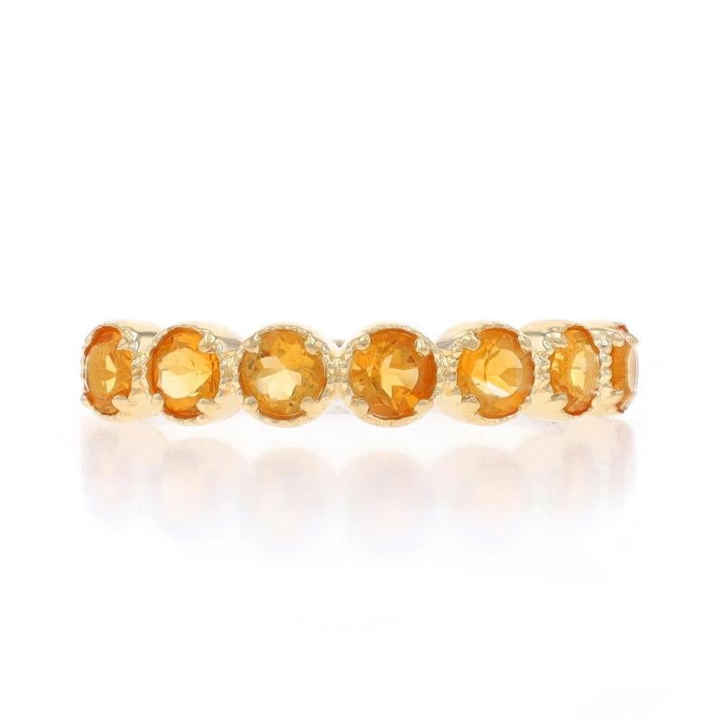 Taille : 6 3/4

Note : Veuillez nous contacter pour un devis de redimensionnement.

Contenu du métal : Or jaune 14k

Informations sur les pierres

Citrines naturelles
Traitement : Chauffage
Carat(s) : .70ctw
Coupe : Ronde
Couleur : Jaune

Total des