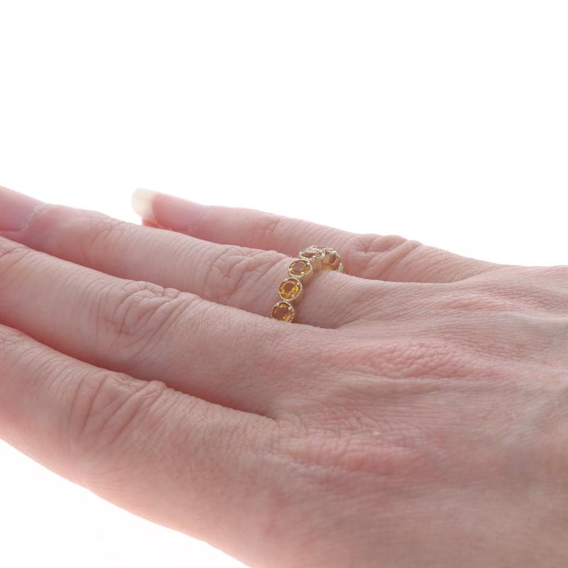 Bandeau en or jaune à sept pierres en citrine - 14k Round .70ctw Quatrefoil Ring Pour femmes en vente