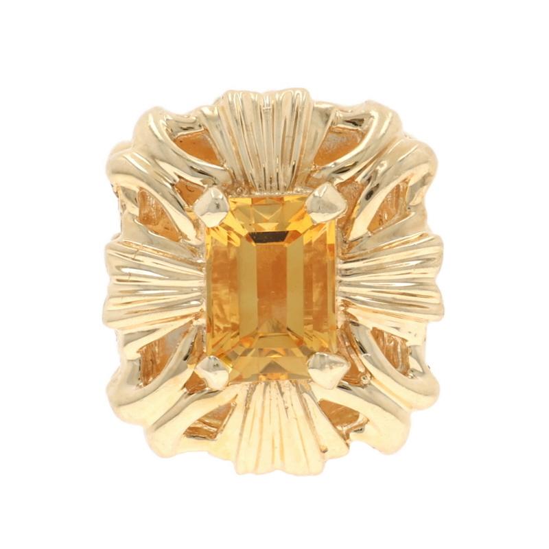Design :  charme à glissière

Contenu du métal : Or jaune 14k

Informations sur les pierres

Citrine Naturelle
Traitement : Chauffage
Carat(s) : 1.00ct
Coupe : Émeraude

Total des carats : 1.00ct

Style : Solitaire Slide
Caractéristiques : Découpe