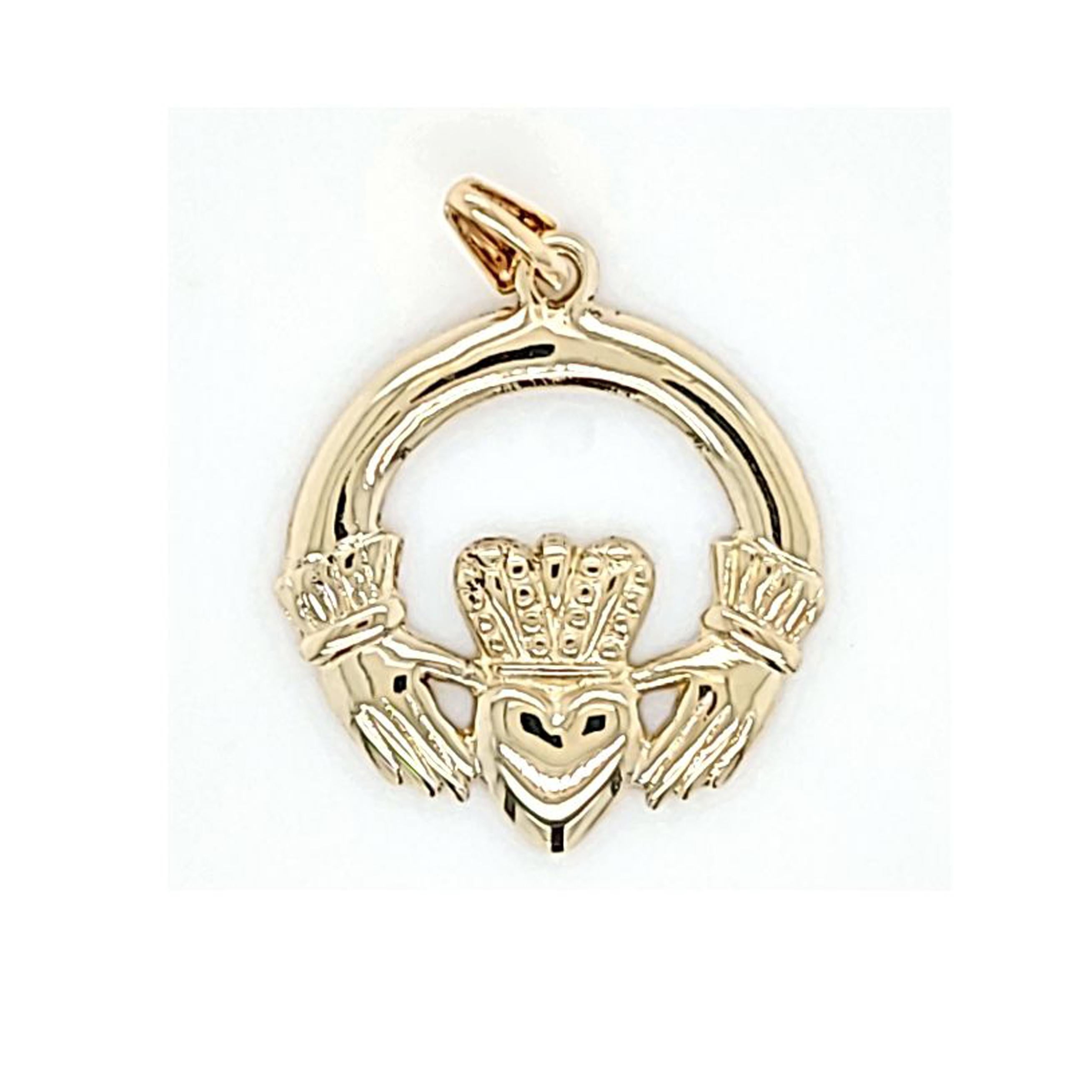 Yellow Gold Claddagh Pendant In Good Condition For Sale In Coral Gables, FL