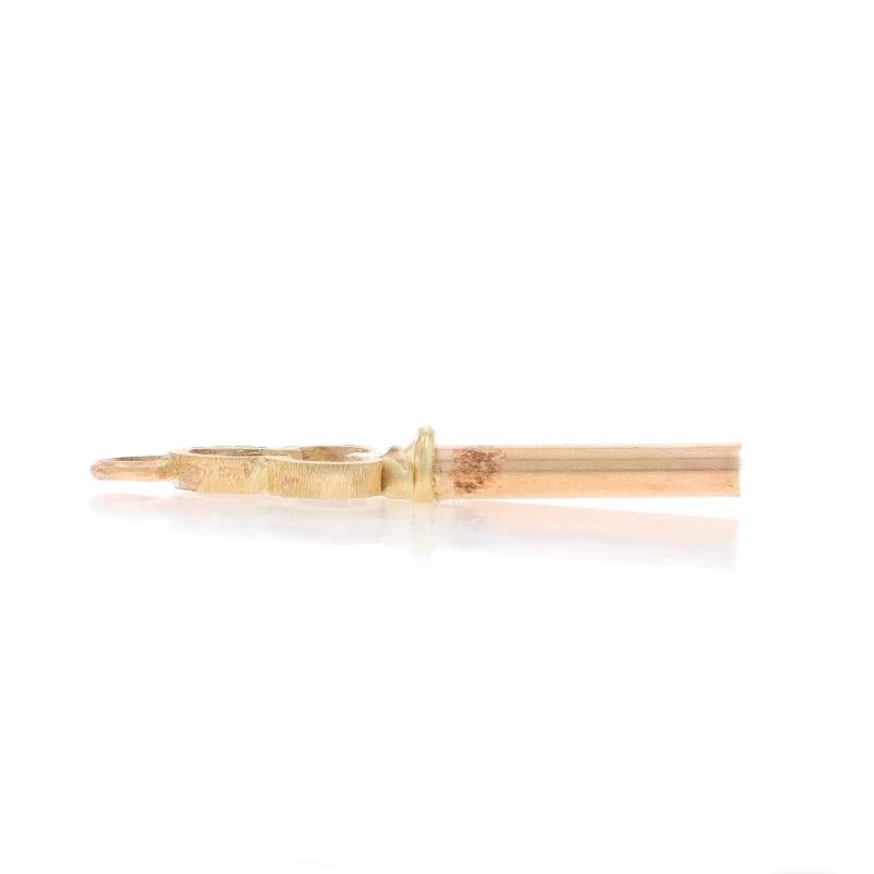 Ciondolo con chiave scheletrica a forma di trifoglio in oro giallo - Charm d'amore 14k In condizioni ottime in vendita a Greensboro, NC