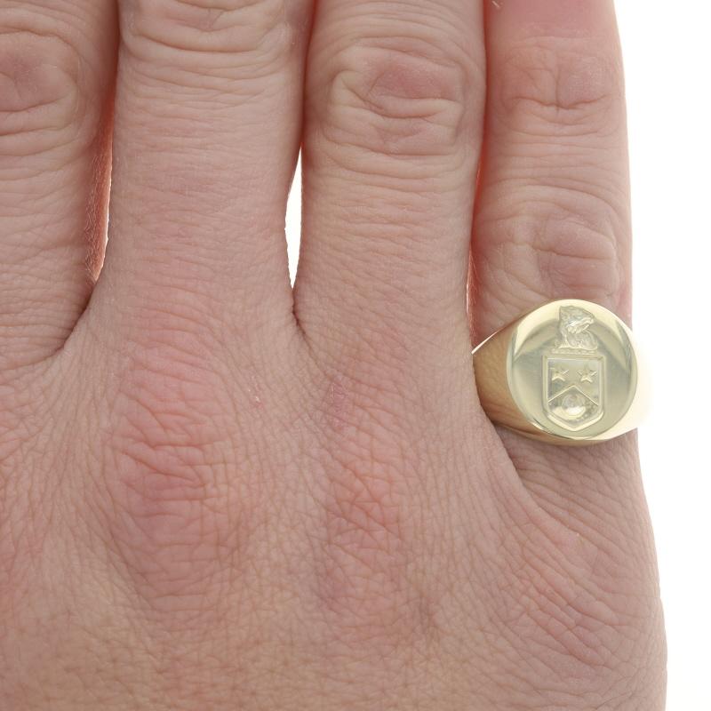 Yellow Gold Coat of Arms Men's Signet Ring -14k Eagle Stars Crescent Moon Shield In Excellent Condition For Sale In Greensboro, NC