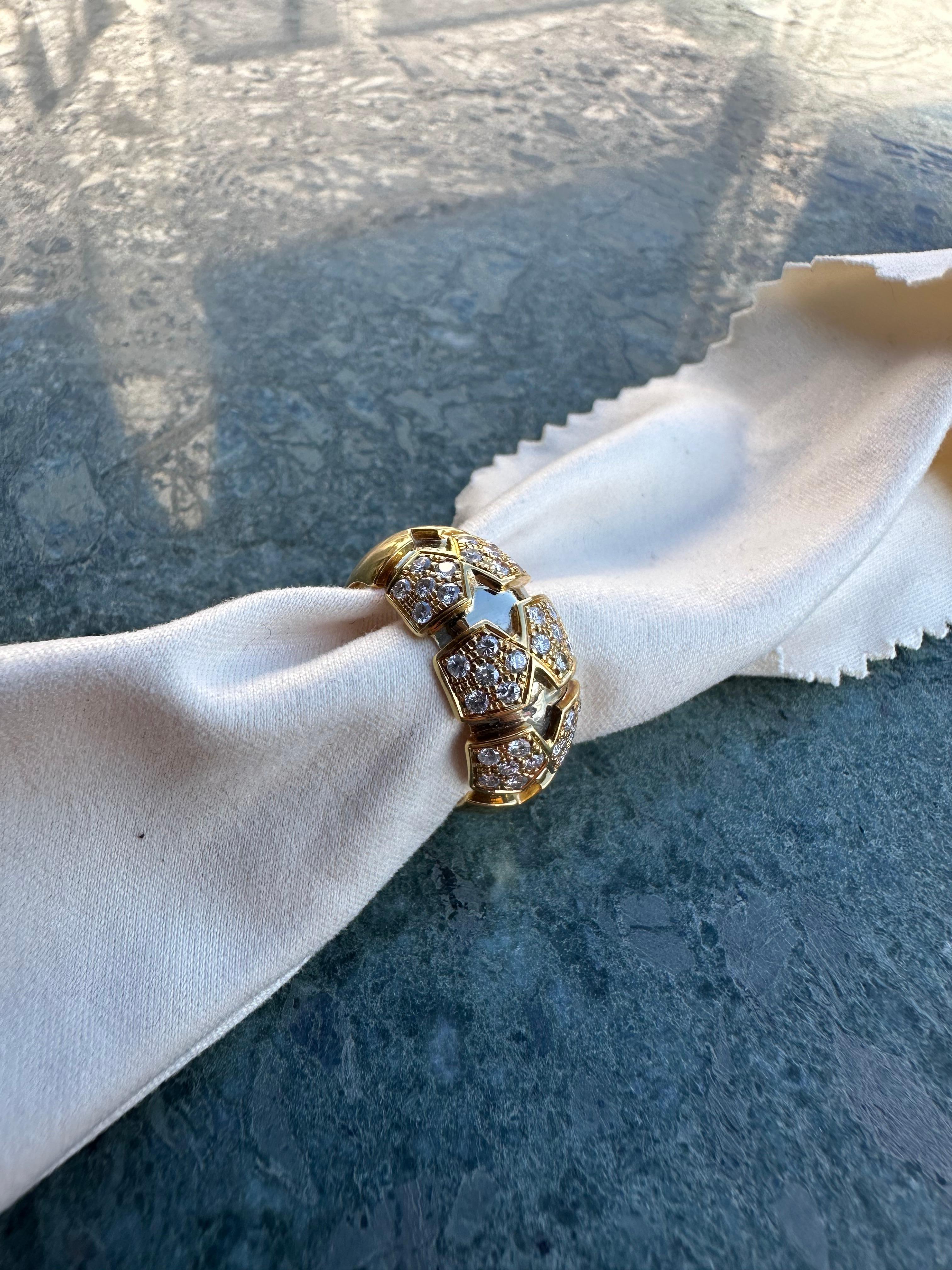 Yellow Gold Cocktail Ring set with Diamonds In New Condition For Sale In Porto, PT