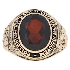 Gelbgold College of Mount Saint Vincent Class Ring, 14k synthetisches Spinell