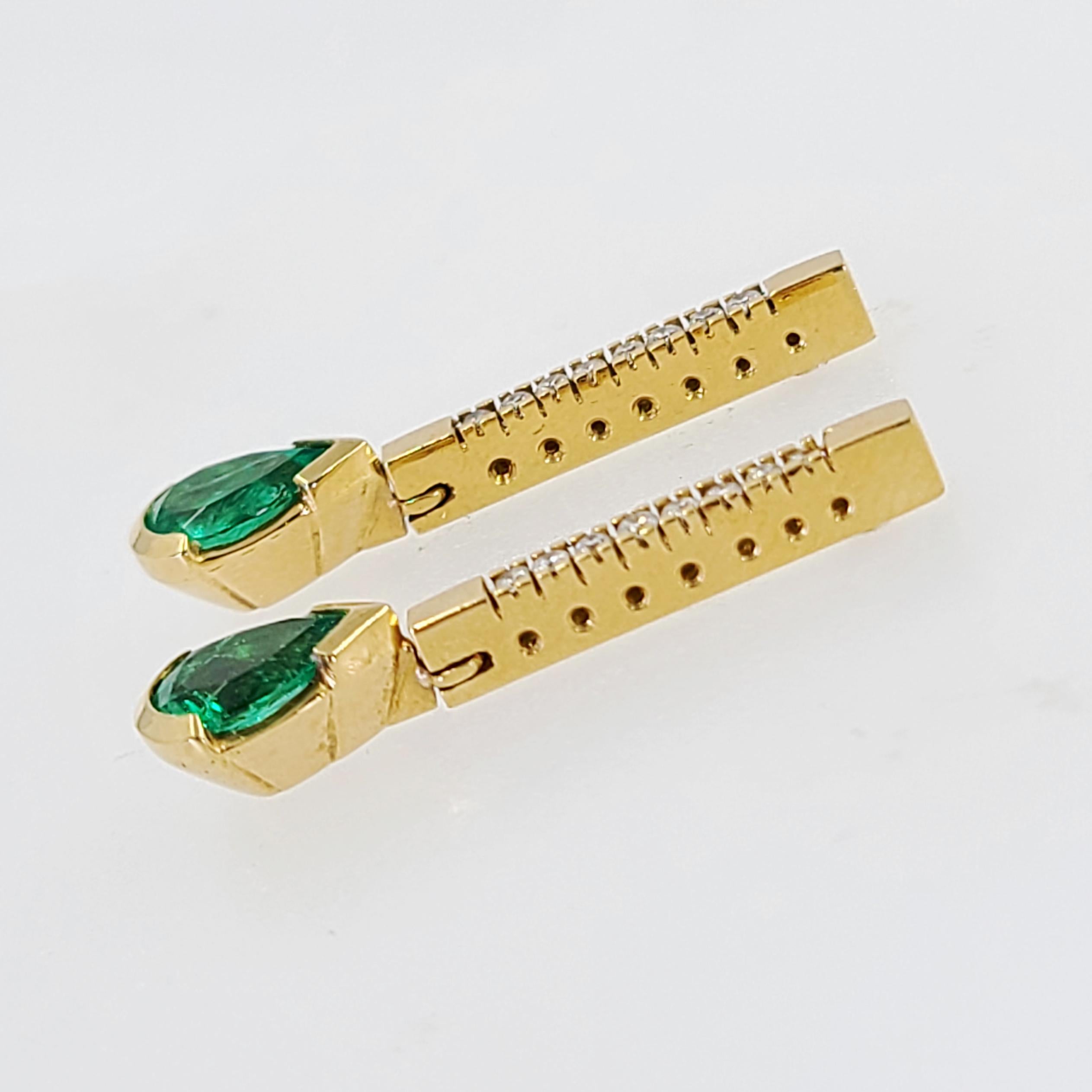 Yellow Gold Colombian Emerald and Diamond Drop Earrings In Good Condition For Sale In Coral Gables, FL