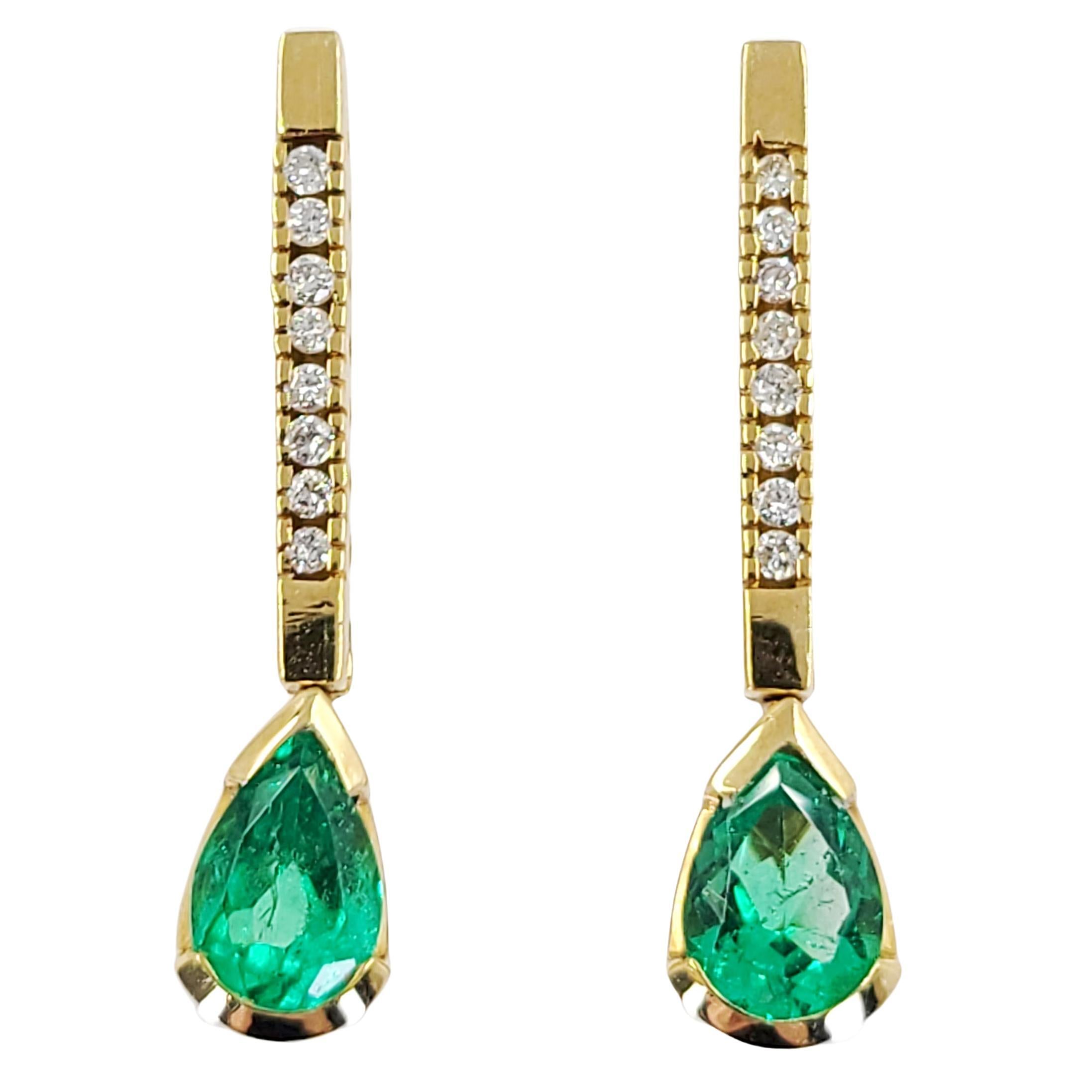 Kolumbianische Smaragd- und Diamant-Tropfen-Ohrringe aus Gelbgold im Angebot
