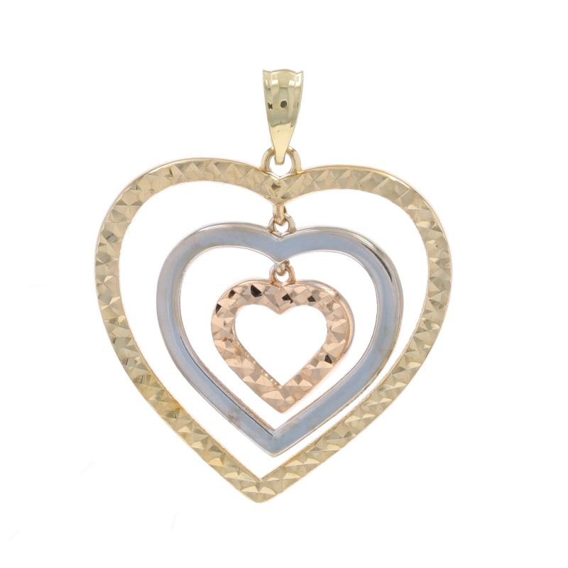 Contenuto metallico: Oro giallo 10 carati, oro rosa 10 carati e oro bianco 10 carati

Tema: Cuori concentrici

Misure

Altezza (dalla cauzione fissa): 31/32