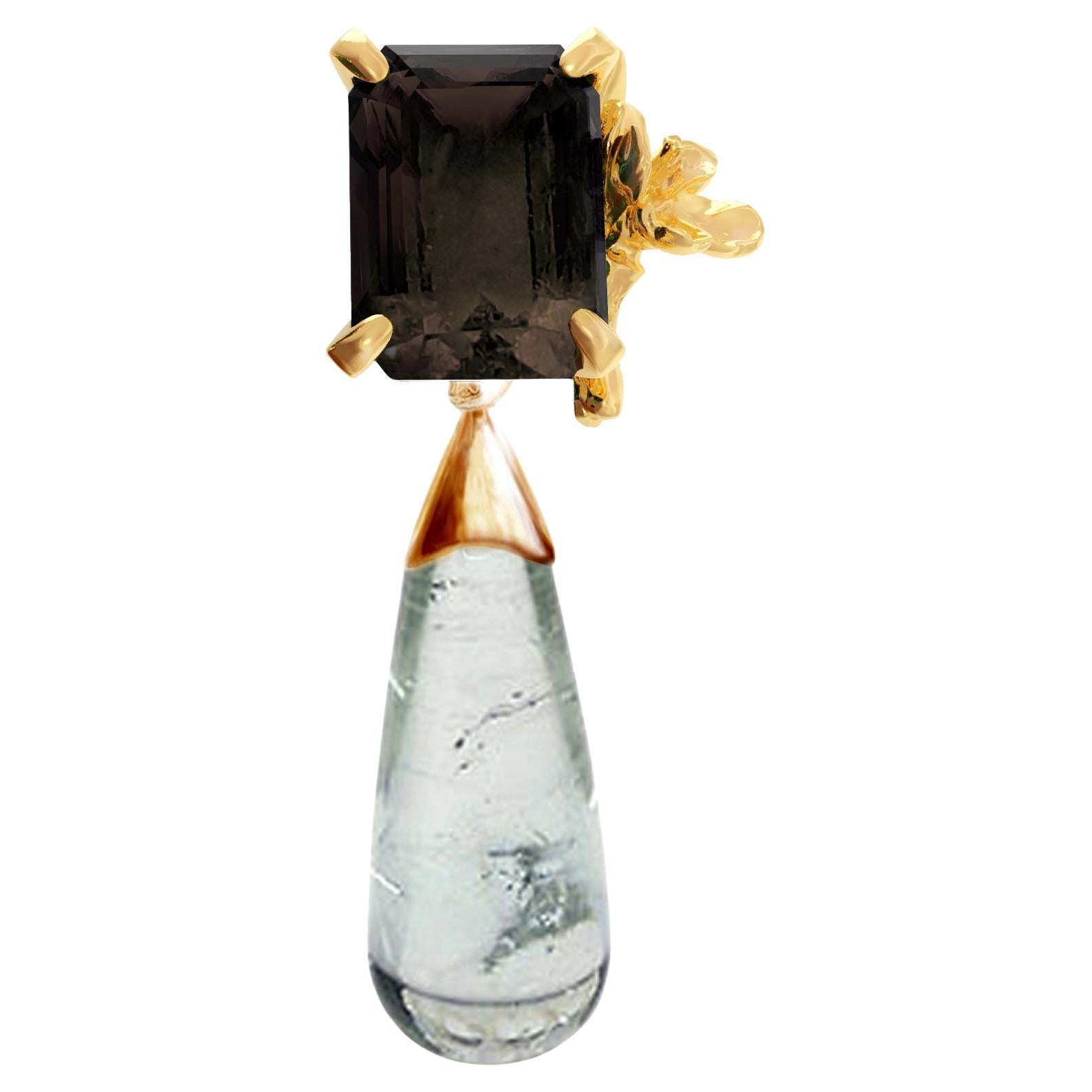 Broche en or jaune en forme de fleur de jonquille contemporaine avec tourmaline en vente