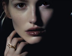 Anillo Contemporáneo Lirio del Valle de Oro Amarillo con Zafiros Violetas