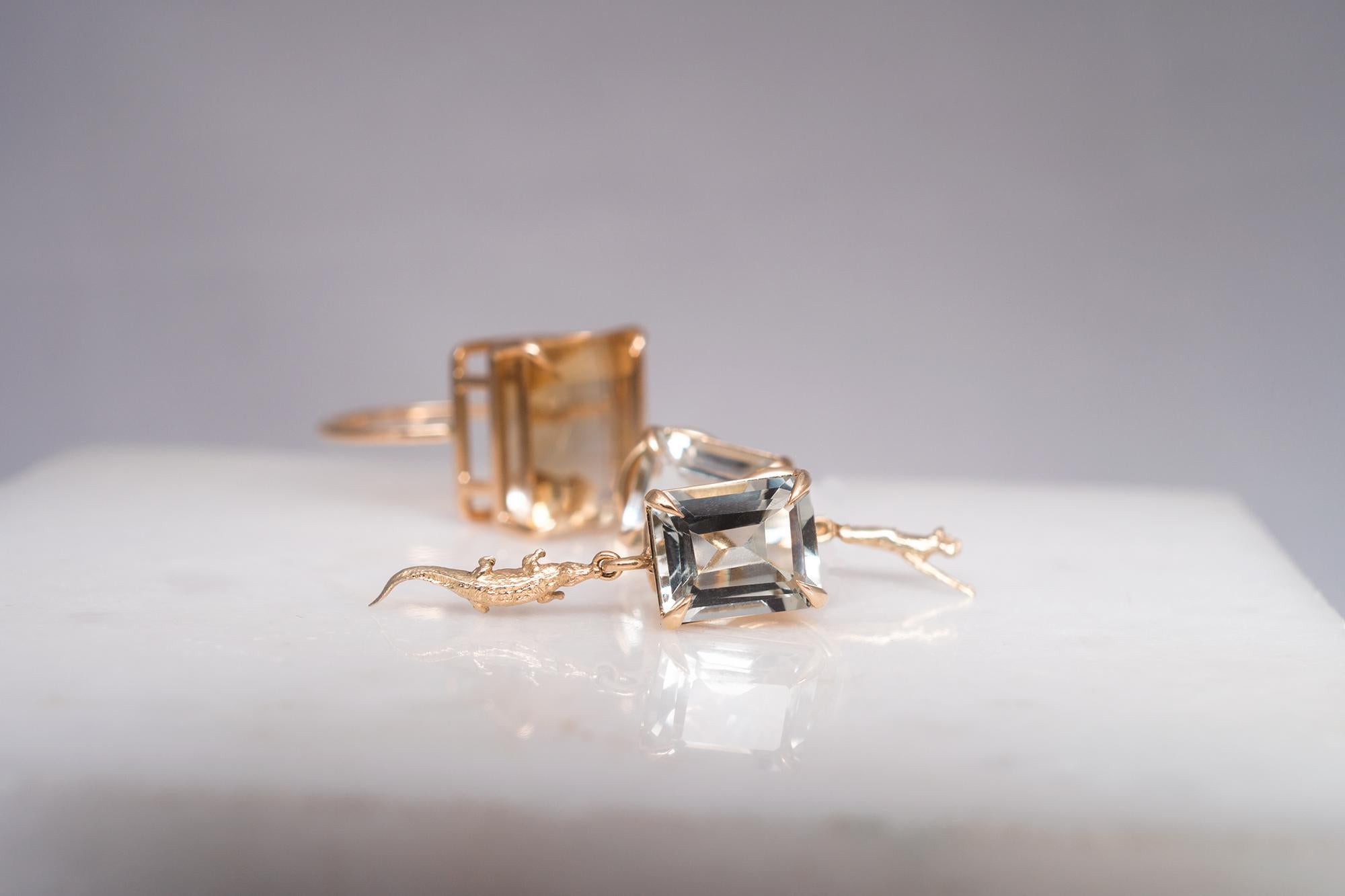 Yellow Gold Contemporary Serpent Stud Earrings with Light Green Quartzes For Sale 7