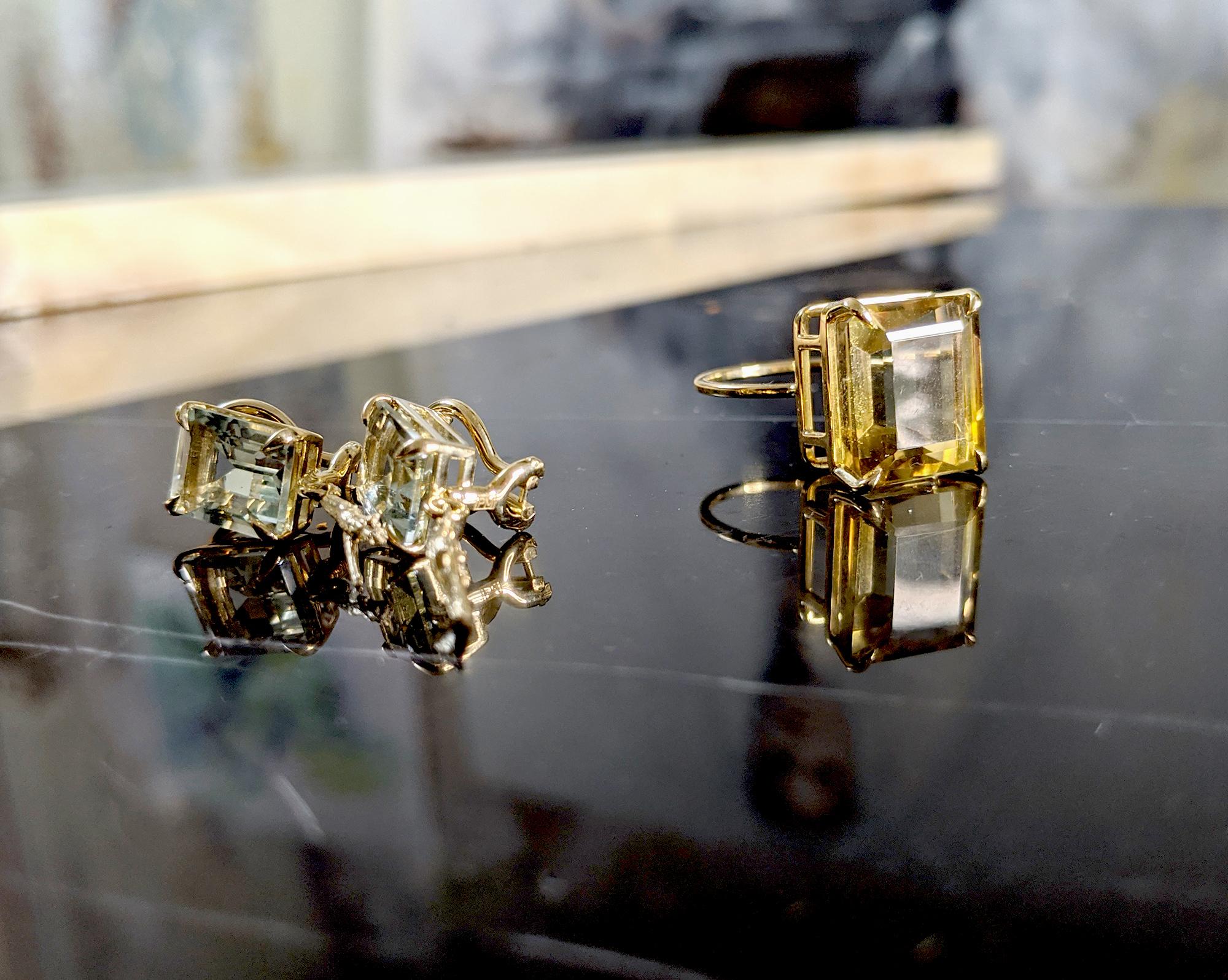 Women's or Men's Yellow Gold Contemporary Stud Earrings with Light Green Quartzes For Sale