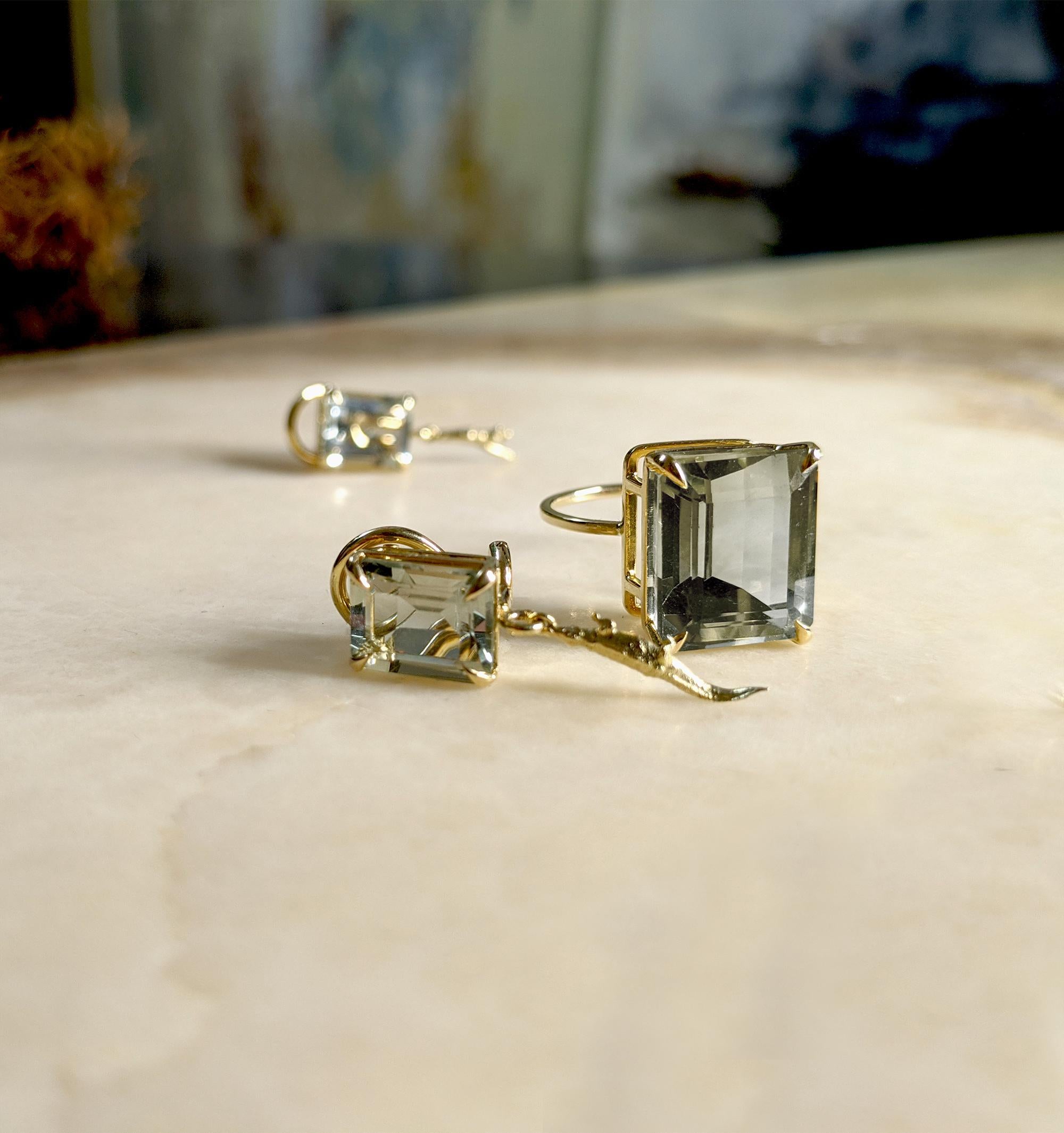 Yellow Gold Contemporary Serpent Stud Earrings with Light Green Quartzes For Sale 1