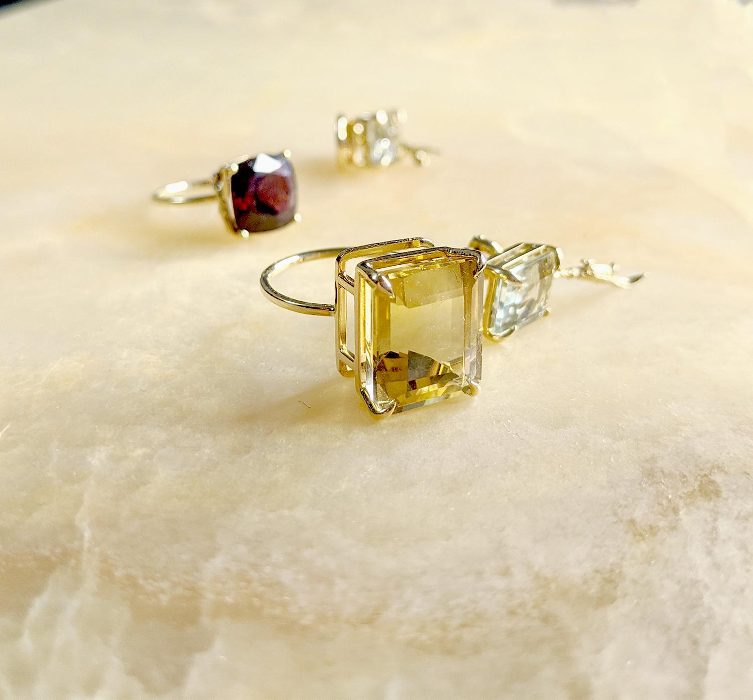 Yellow Gold Contemporary Stud Earrings with Light Green Quartzes For Sale 4