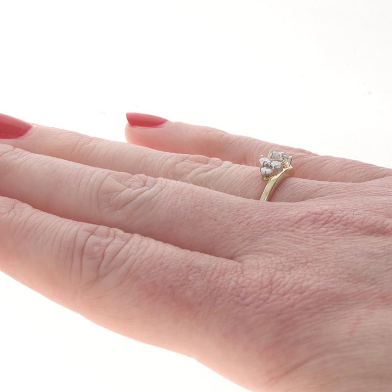Bague de garde en or jaune 14k brillant rond .30ctw en vente 1