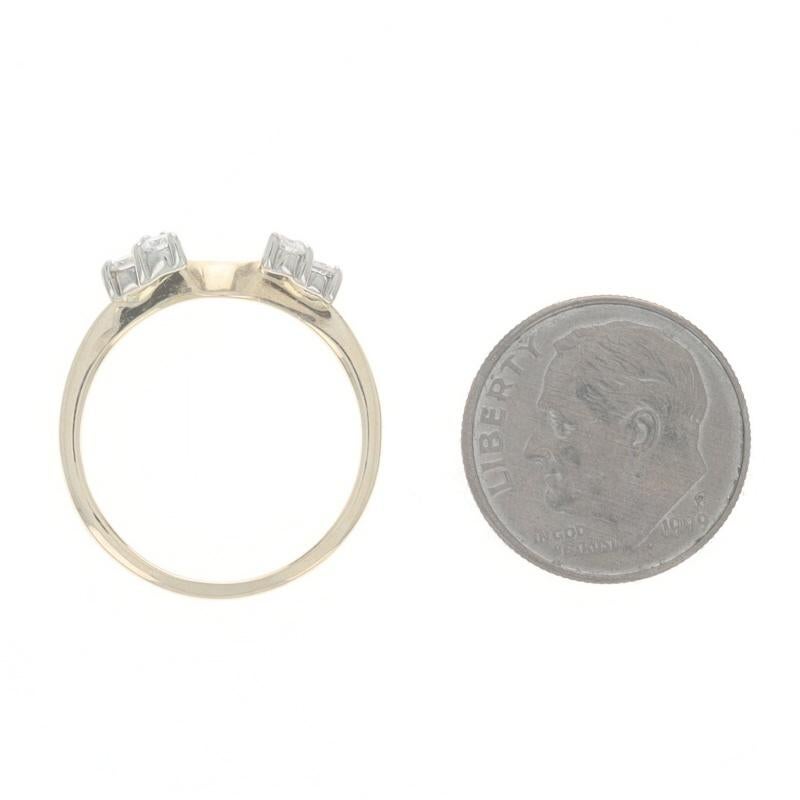 Bague de garde en or jaune 14k brillant rond .30ctw en vente 3