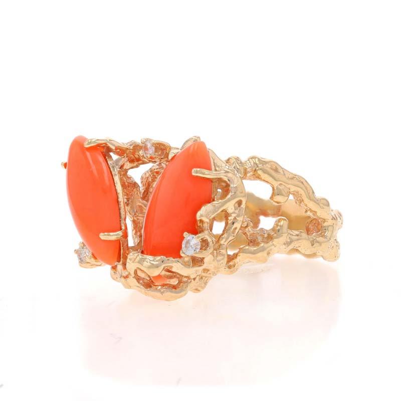 Bague deux pierres en or jaune 14 carats avec corail et diamants cabochon marquise Excellent état - En vente à Greensboro, NC