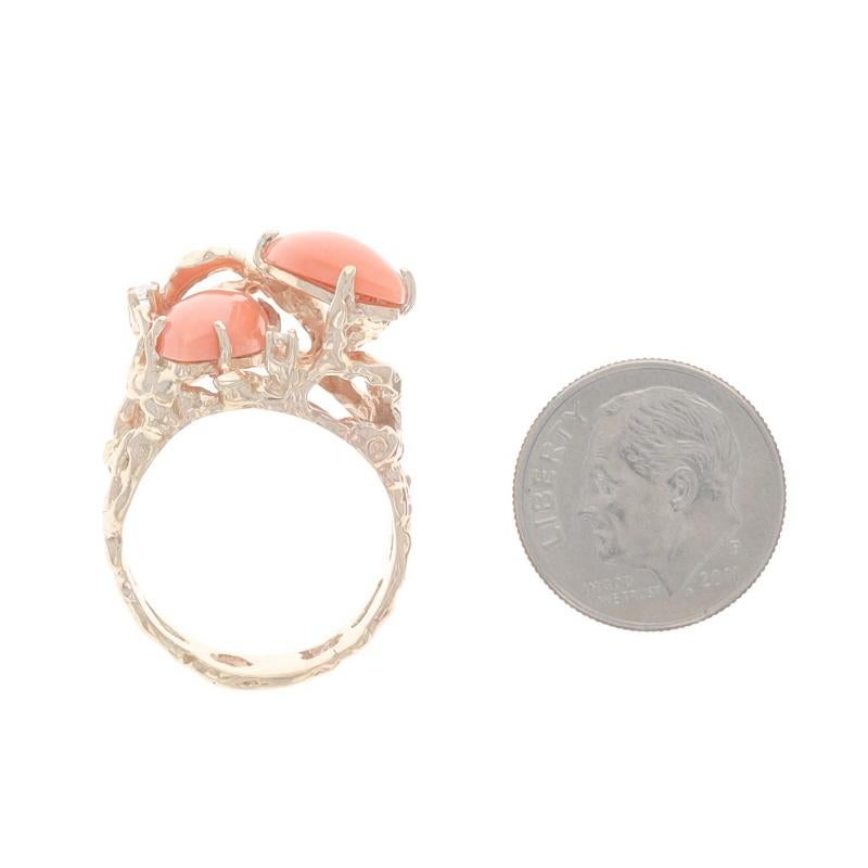 Bague deux pierres en or jaune 14 carats avec corail et diamants cabochon marquise en vente 1