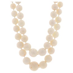 Collier à double nœud gradué en or jaune et corail 19 1/4" - perles 14k