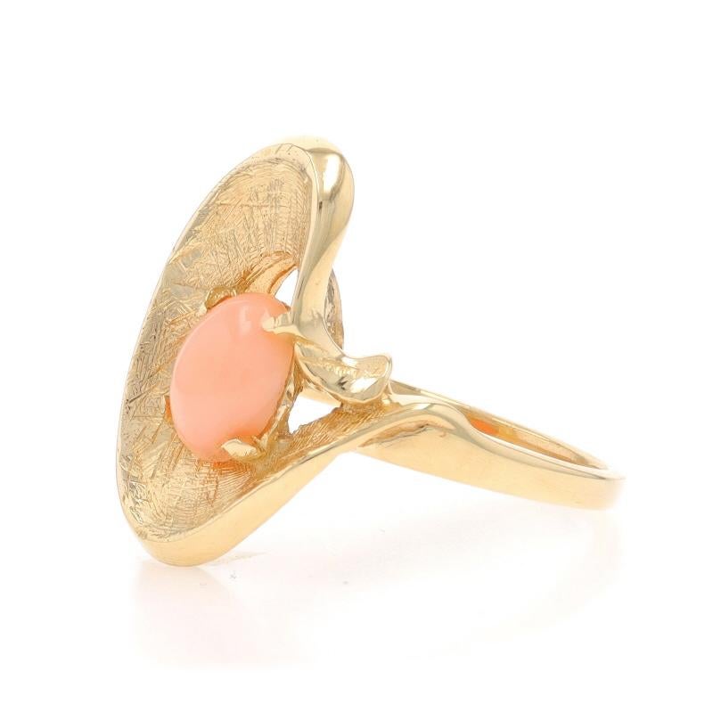 Anillo Solitario de Coral en Oro Amarillo - Cabujón Ovalado 14k en Excelente estado para la venta en Greensboro, NC