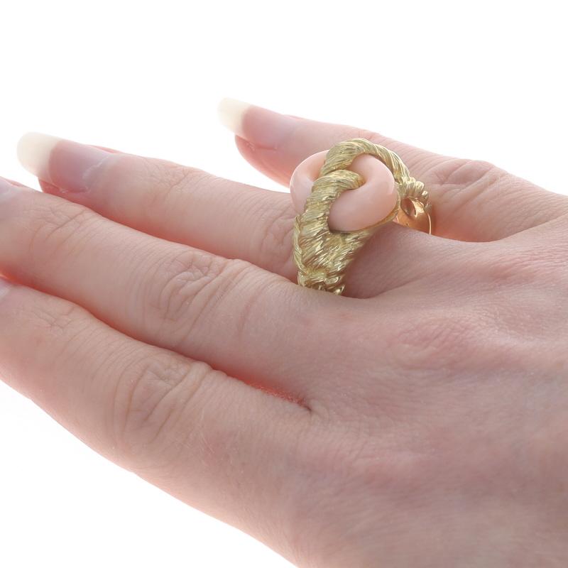 Round Cut Yellow Gold Coral Solitaire Ring - 18k Woven Knot Link For Sale
