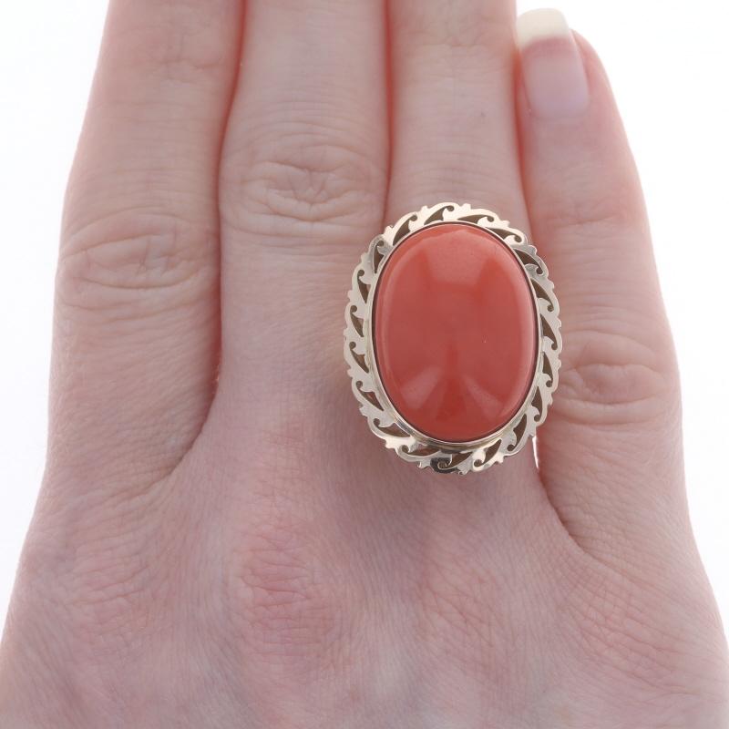 Oval Cut Yellow Gold Coral Vintage Cocktail Solitaire Ring - 14k Oval Cabochon For Sale