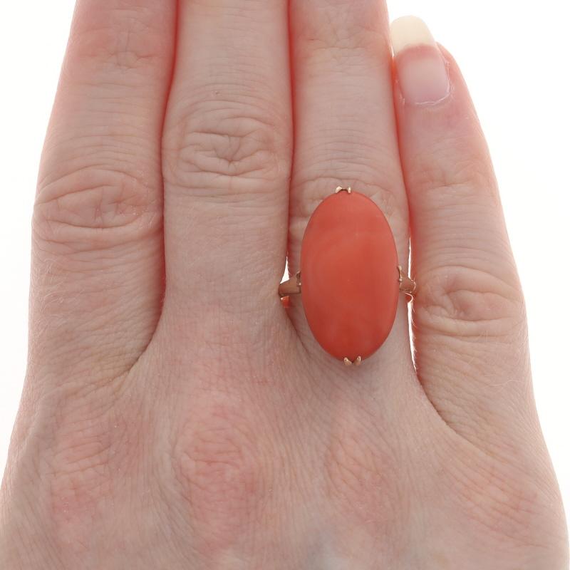 Gelbgold Koralle Vintage Cocktail Solitär Ring - 18k Oval Cabochon (Ovalschliff) im Angebot