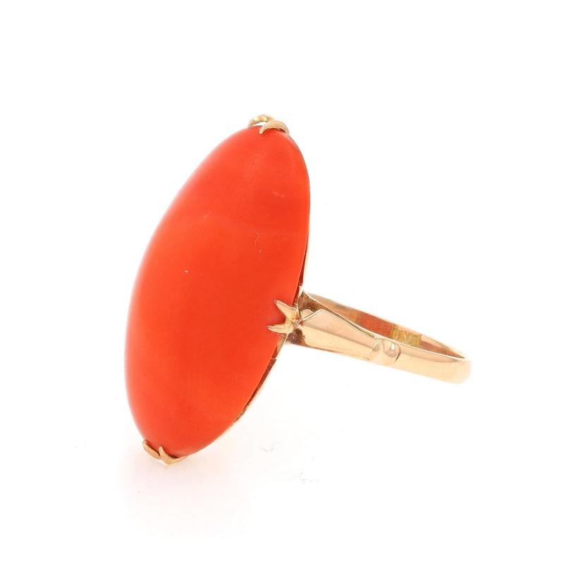 Gelbgold Koralle Vintage Cocktail Solitär Ring - 18k Oval Cabochon im Zustand „Hervorragend“ im Angebot in Greensboro, NC