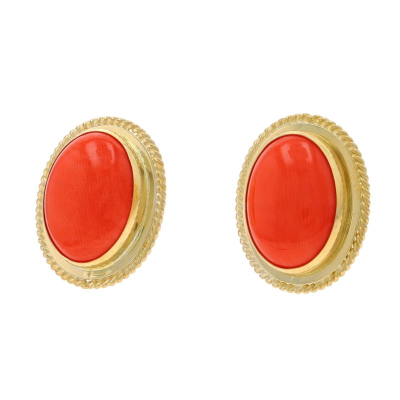 Gelbgold Koralle Vintage Große Ohrstecker - 18k Oval Cabochon durchbohrt (Ovalschliff) im Angebot