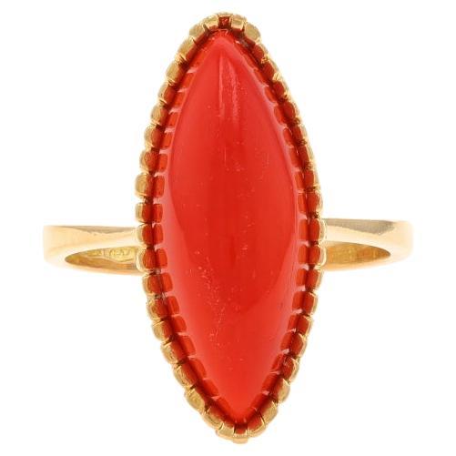 Anello da cocktail con solitario vintage in corallo d
oro giallo 14k con cabochon marquise