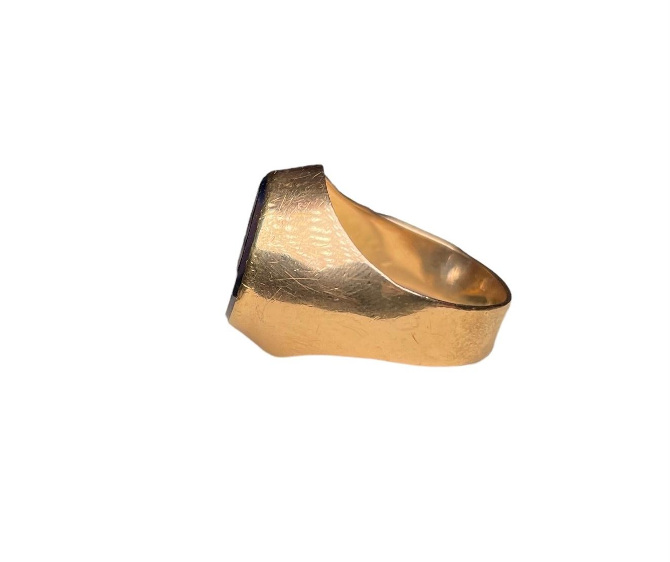 Yellow  Gold Corundum Blue Sapphire Signet Ring For Sale 4