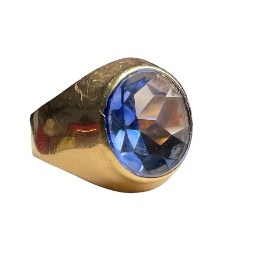 Yellow  Gold Corundum Blue Sapphire Signet Ring For Sale 5