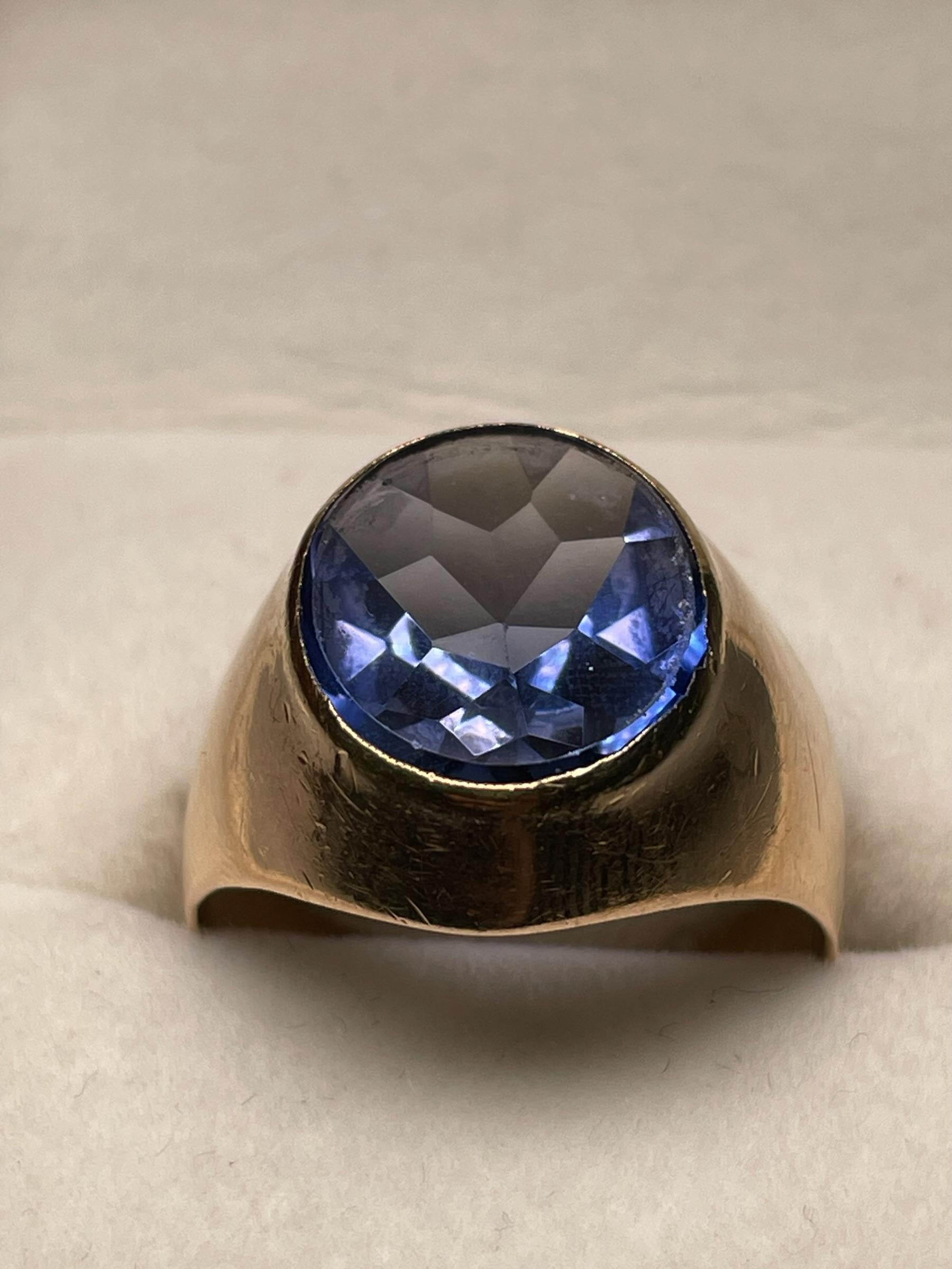 Yellow  Gold Corundum Blue Sapphire Signet Ring For Sale 7