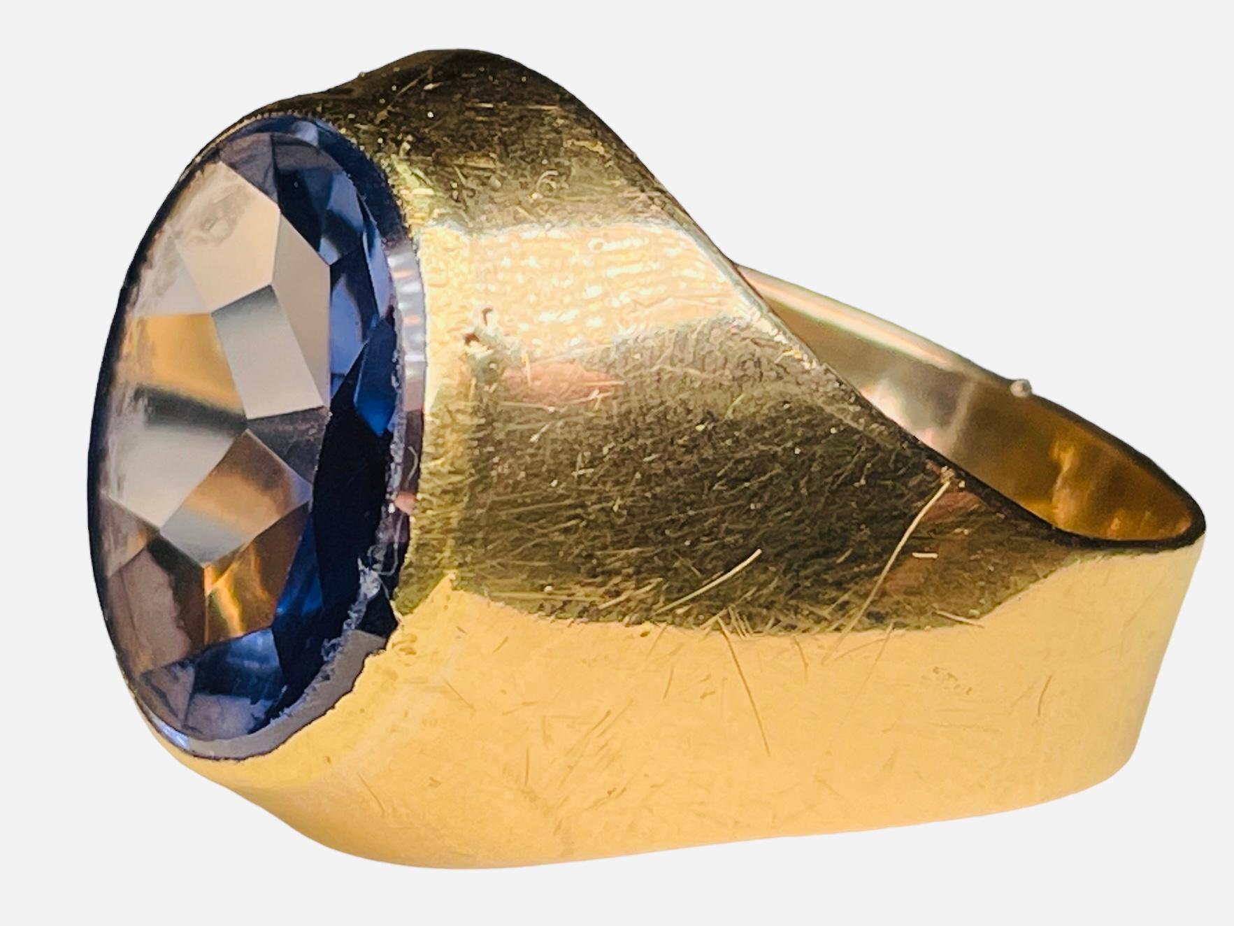 Yellow  Gold Corundum Blue Sapphire Signet Ring For Sale 1
