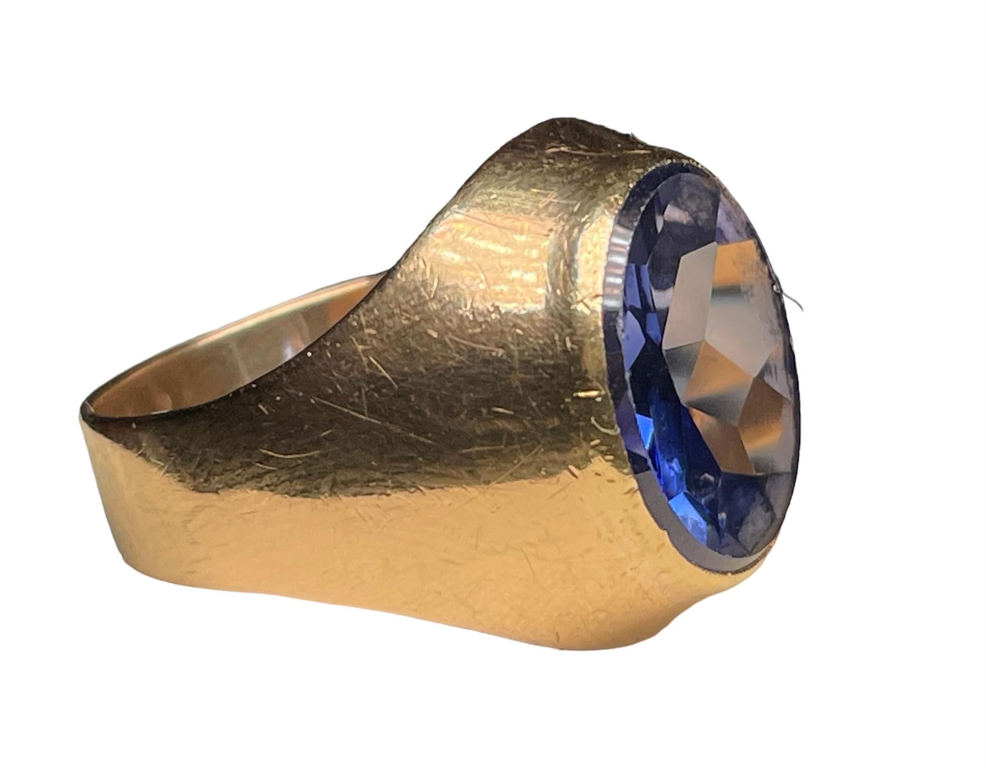 Yellow  Gold Corundum Blue Sapphire Signet Ring For Sale 8