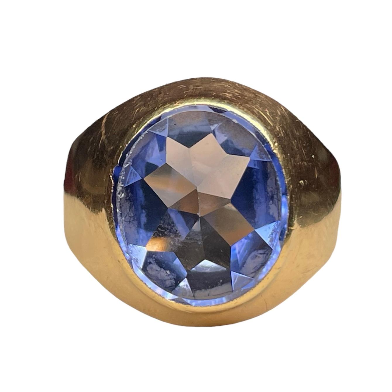 Yellow  Gold Corundum Blue Sapphire Signet Ring For Sale 9