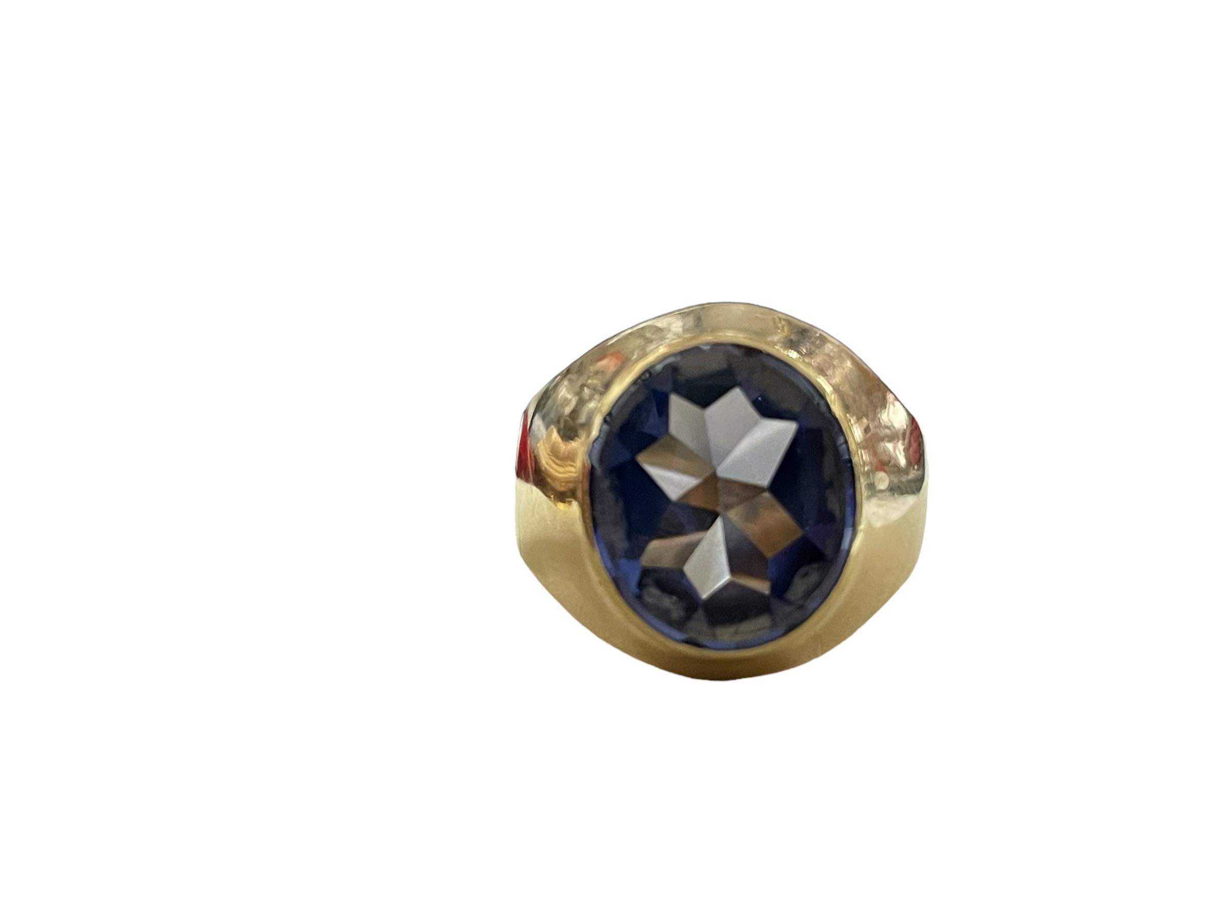 Yellow  Gold Corundum Blue Sapphire Signet Ring For Sale 10