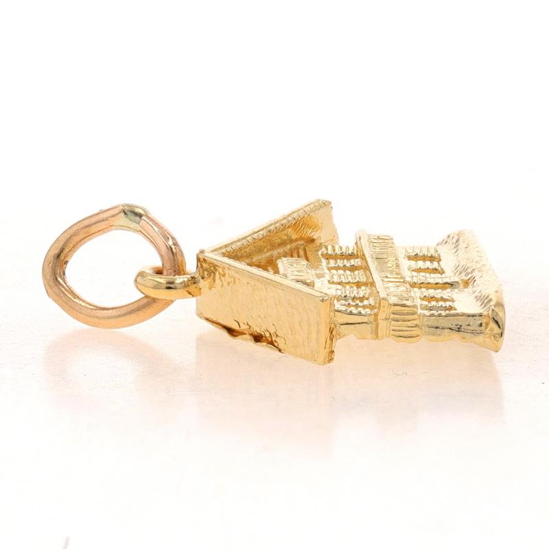 Yellow Gold Cozy Swiss Chalet Charm - 14k Alpine House Pendant In Excellent Condition For Sale In Greensboro, NC