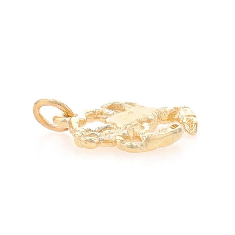 Yellow Gold Crab Charm - 14k Crustacean Shellfish Pendant In Excellent Condition For Sale In Greensboro, NC