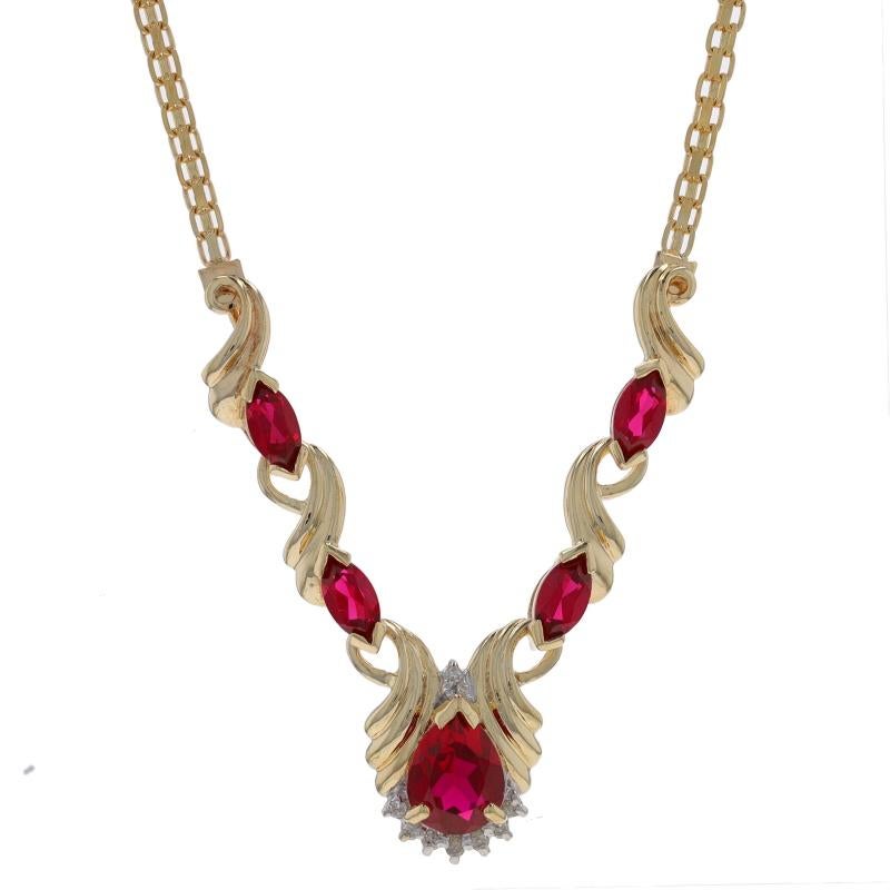 Metall Inhalt: 10k Gelbgold & 10k Weißgold

Informationen zu Stein
Synthetische Rubine
Karat(e): 2.40ctw
Schliff: Birne & Marquise
Farbe: Rot

Natürliche Diamanten
Karat(e): .05ctw
Schnitt: Einfach
Farbe: J - K
Reinheit: VS2 - SI1

Karat gesamt: