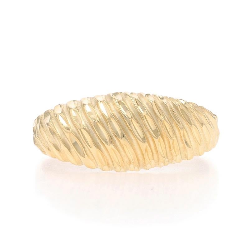 Size: 5 3/4
Sizing Fee: Up 2 sizes for $30 or Down 1 size for $30

Brand: Michael Anthony

Metal Content: 14k Yellow Gold

Style: Crescent Dome Statement
Features: Etched Detailing

Measurements

Face Height (north to south): 5/16