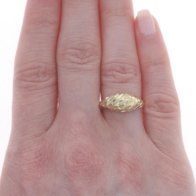 Crescent Dome Statement-Ring aus Gelbgold - 14k geätzter Gelbgold im Zustand „Hervorragend“ in Greensboro, NC