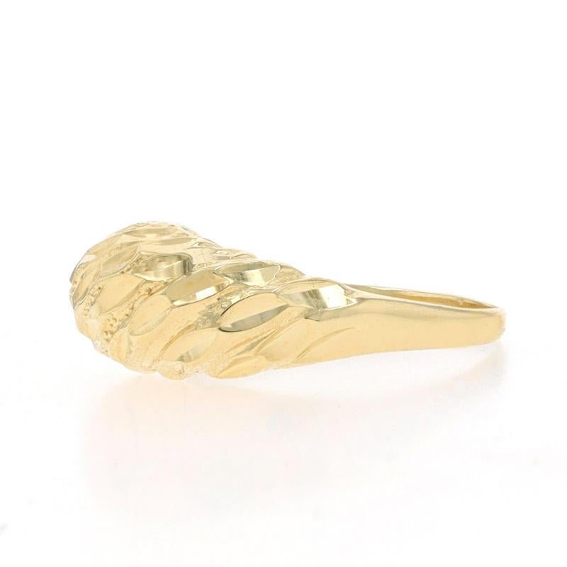 Bague en or jaune avec dôme en forme de croissant - 14k gravé Pour femmes en vente