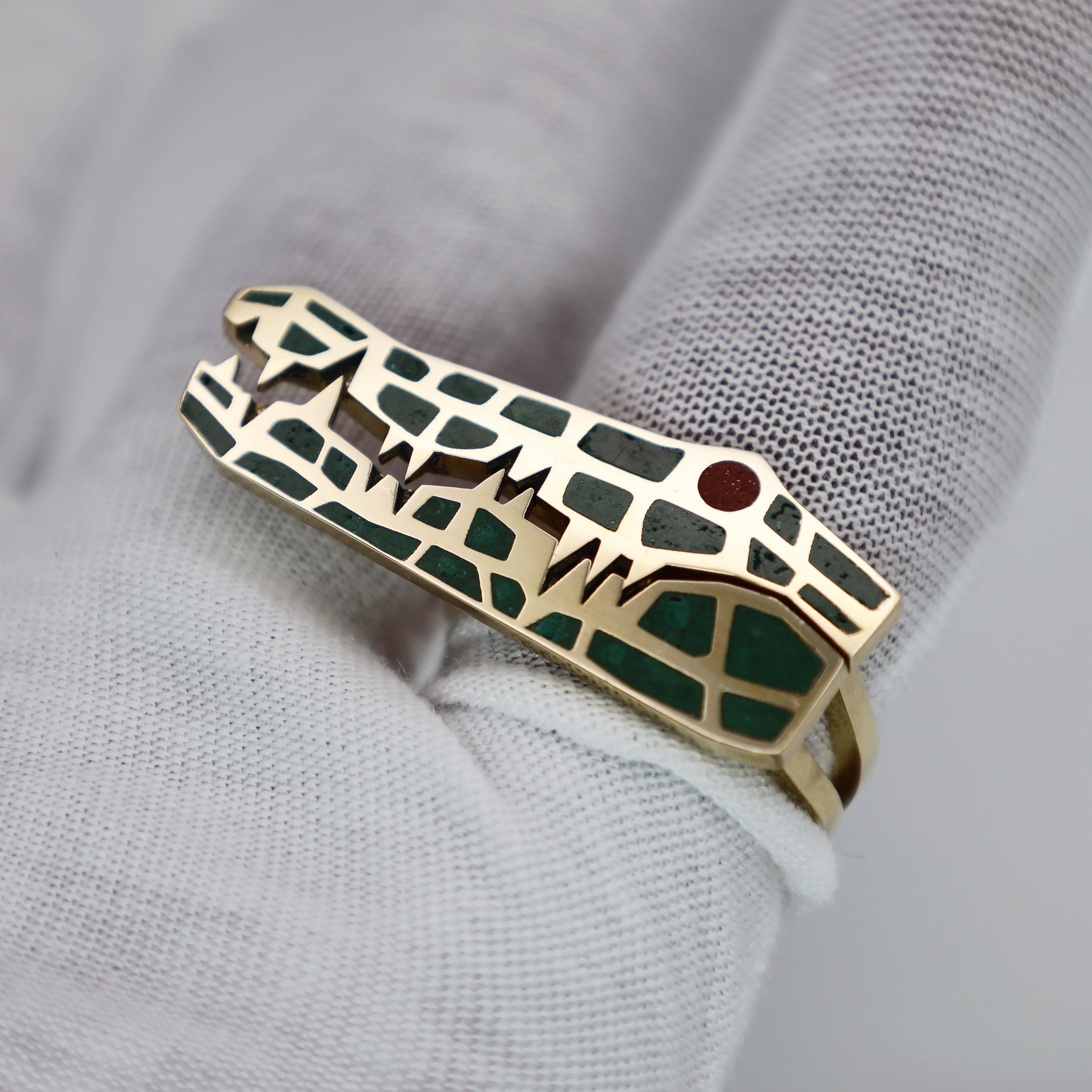 Round Cut Yellow Gold Crocodile Ring with Malachite Inlay by KRSN Studio For Sale