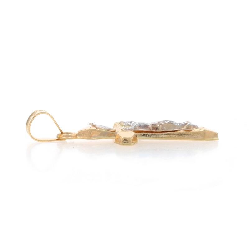 Ciondolo Crocifisso in oro giallo - Fede 14k In condizioni ottime in vendita a Greensboro, NC