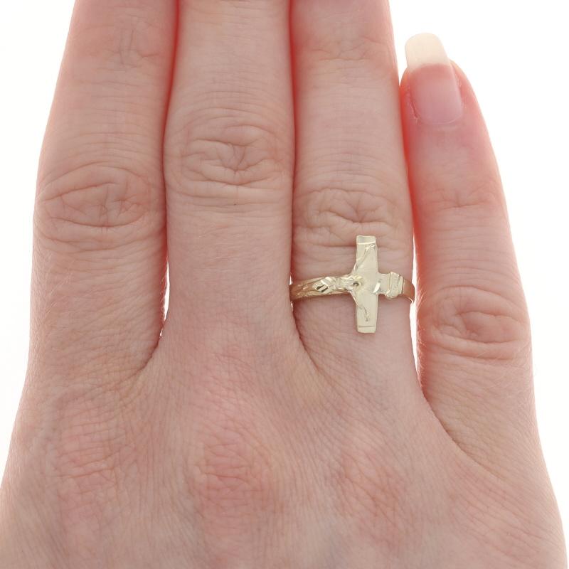 Bague d'affirmation Crucifix en or jaune 14 carats Excellent état - En vente à Greensboro, NC