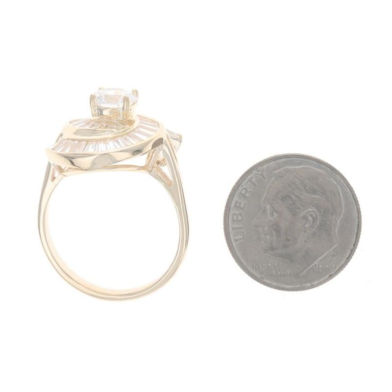 Anello a spirale in oro giallo con zirconi tondi e baguette da 3,00 carati 14k in vendita 2